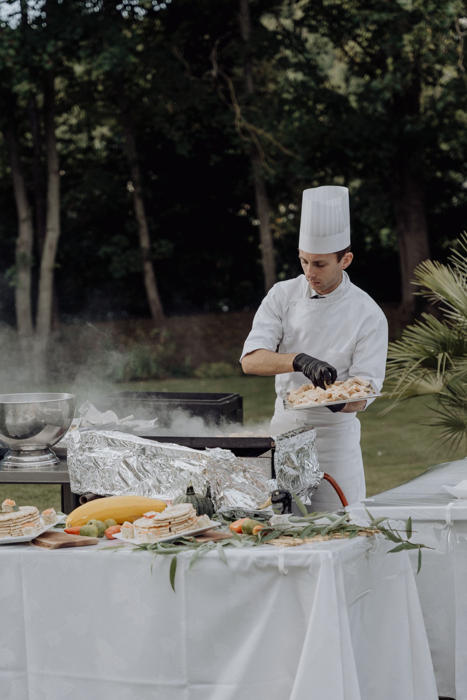 Mariage au Domaine des Thermes à Pierrefonds, Oise – arrivée en calèche au Domaine des Thermes – photographe Karen Garuchet
