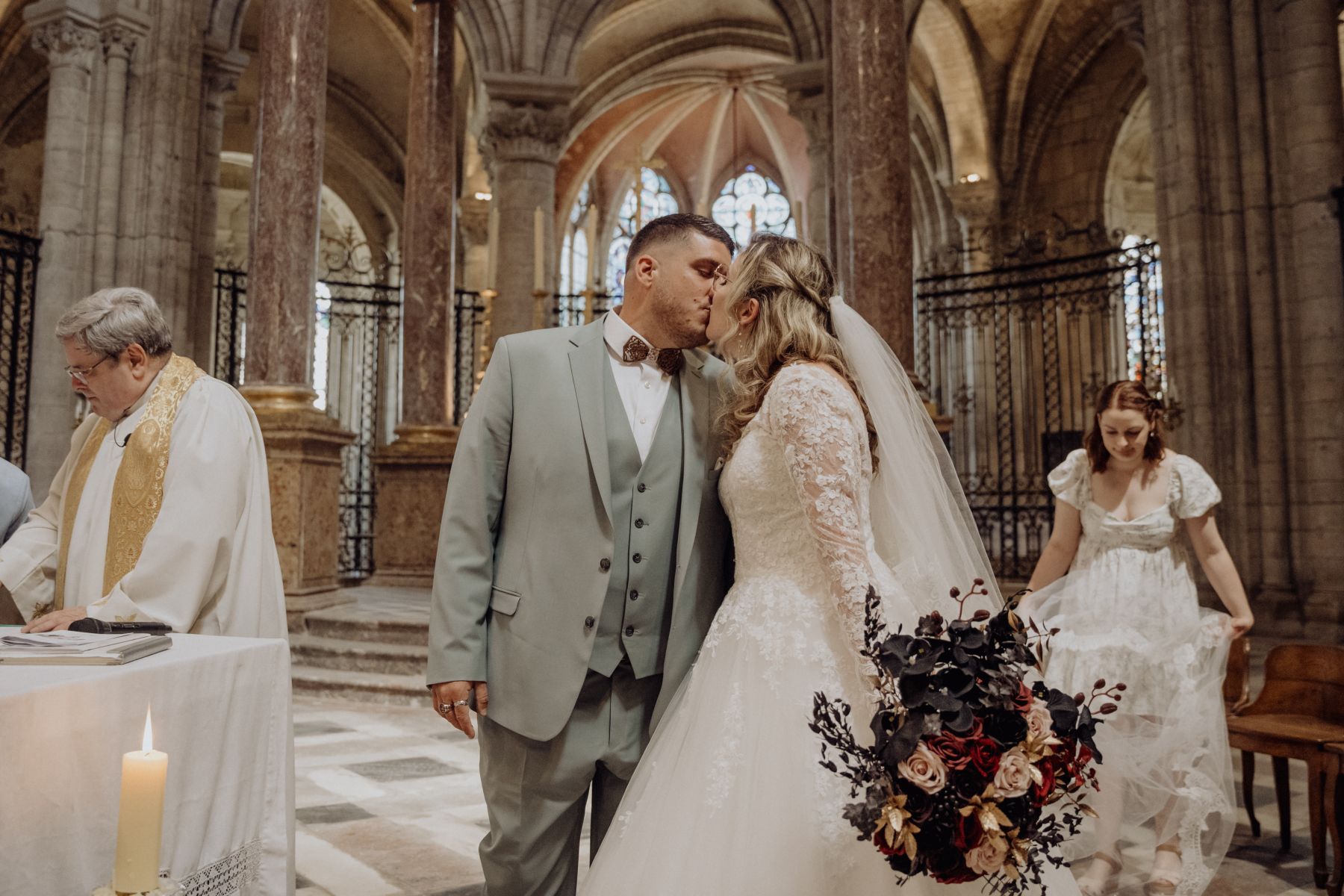 Mariage à la cathédrale de Sens, Yonne – cérémonie religieuse – photographe Karen Garuchet