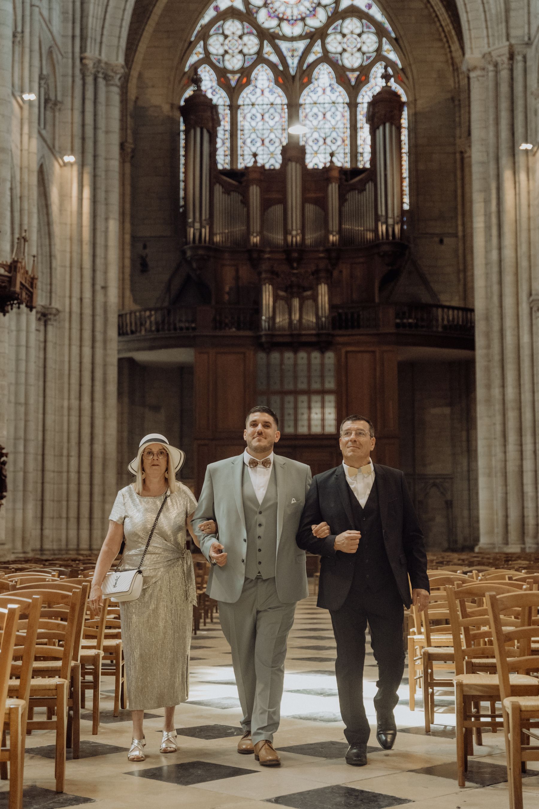 Mariage à la cathédrale de Sens, Yonne – cérémonie religieuse – photographe Karen Garuchet